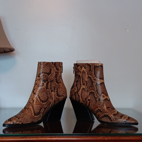 🔹️Dolce Vita - Issa Ankle Boots - Picture 3 of 12